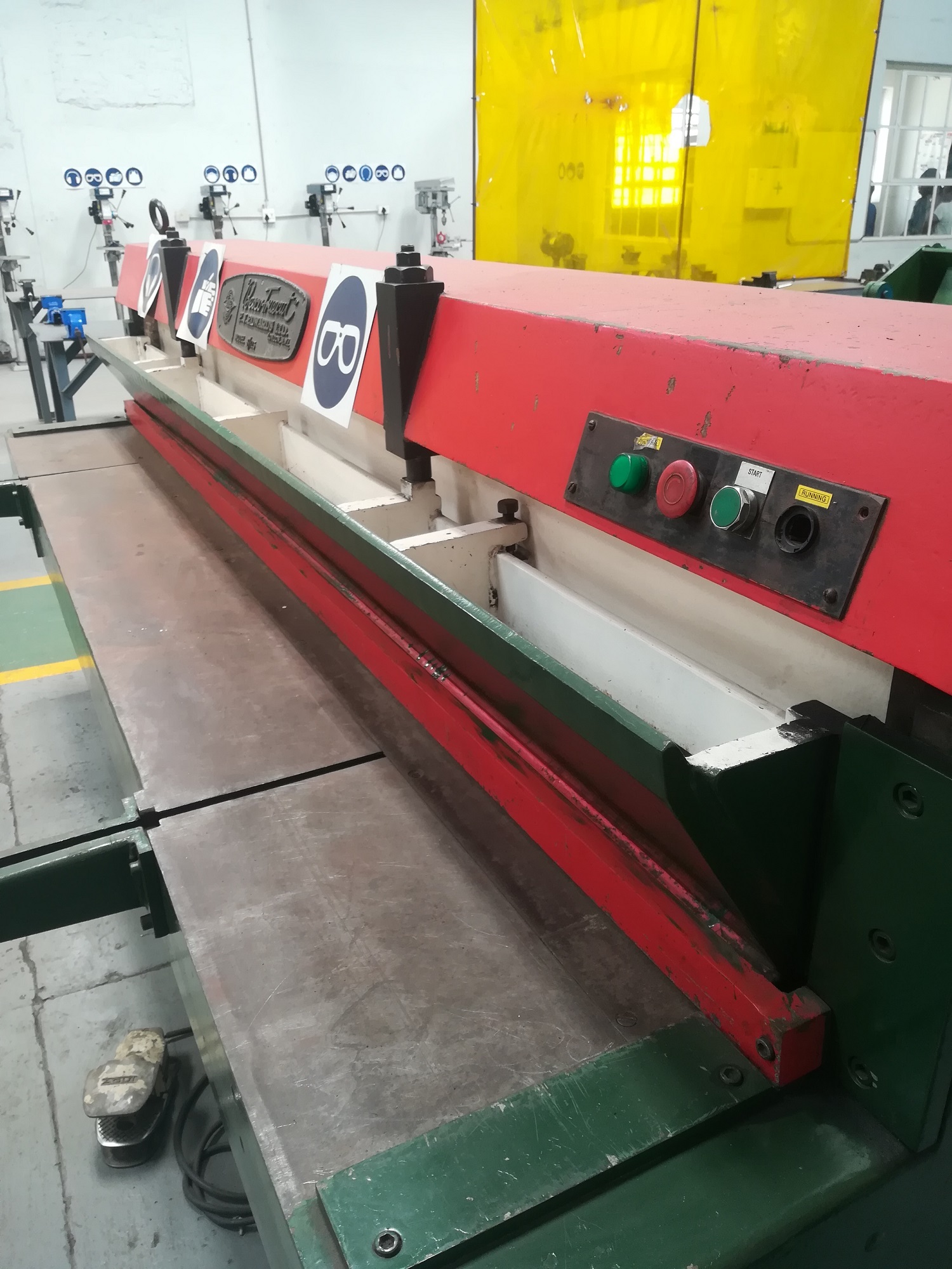 Guillotine for sale R48 000 MACHINE MARKET SA