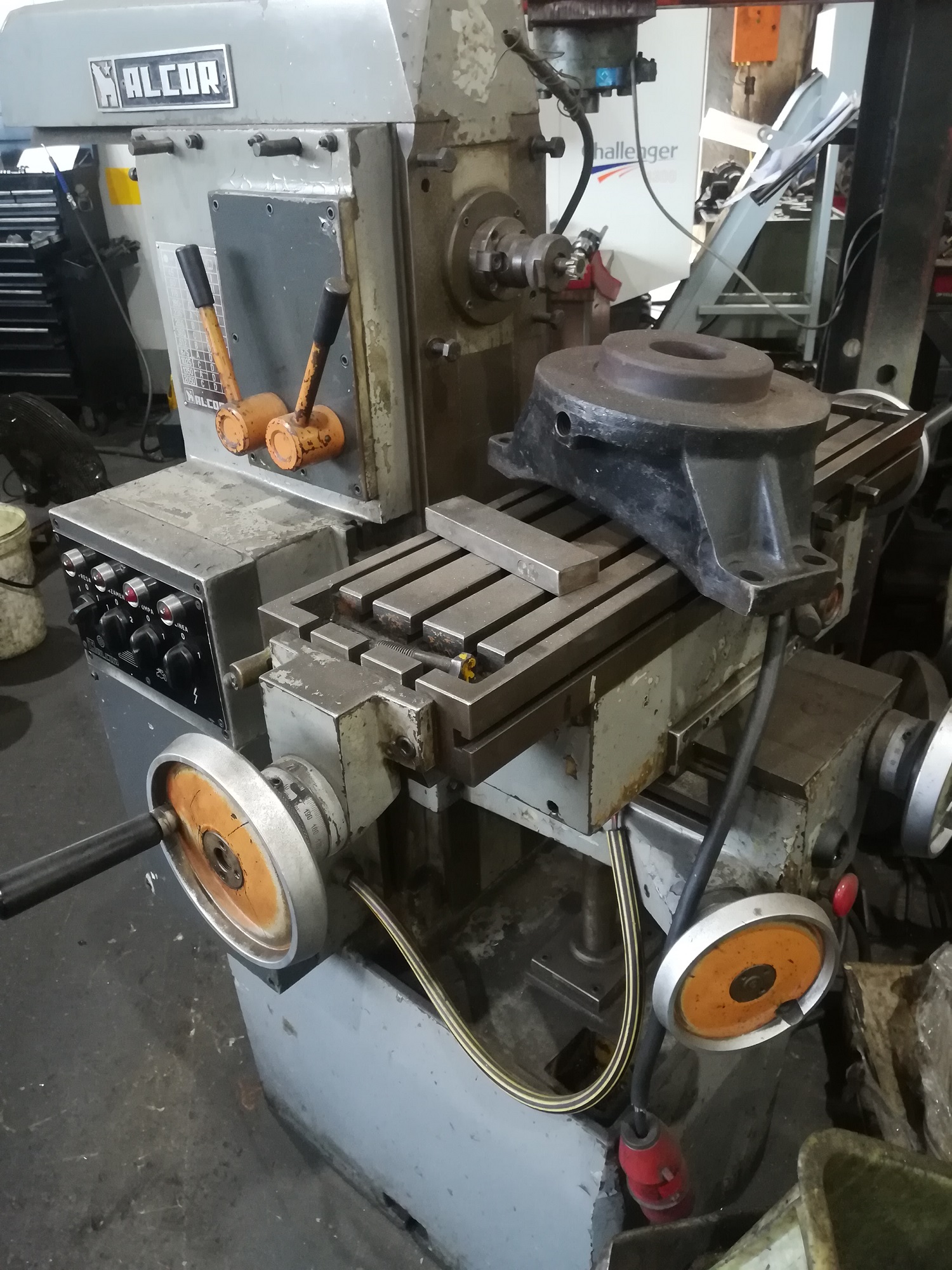 Alcor Universal Milling Machine for sale R33 000 – MACHINE MARKET SA